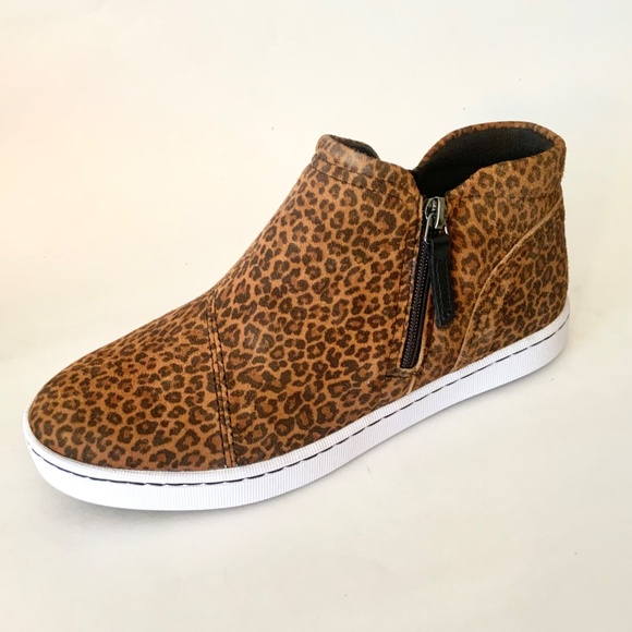 Clarks Pawley Adwin Cheetah Suede Ankle ZipUp Sneaker Leopard Bootie Women's - Picture 15 of 15